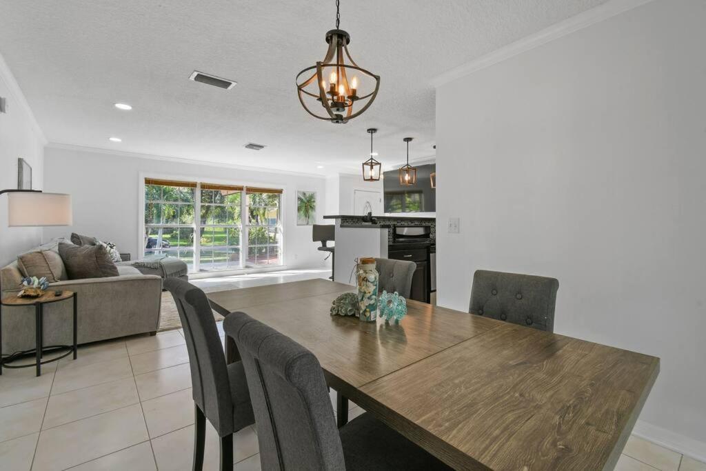 Tropical Beach & Lakefront Home West Palm Beach Bagian luar foto
