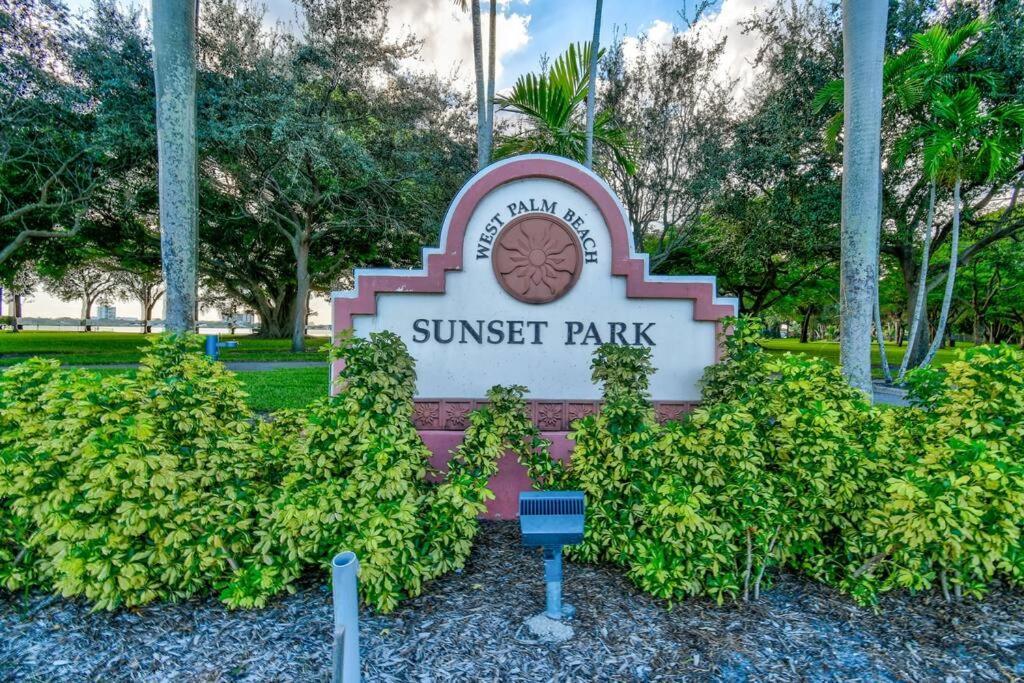 Tropical Beach & Lakefront Home West Palm Beach Bagian luar foto